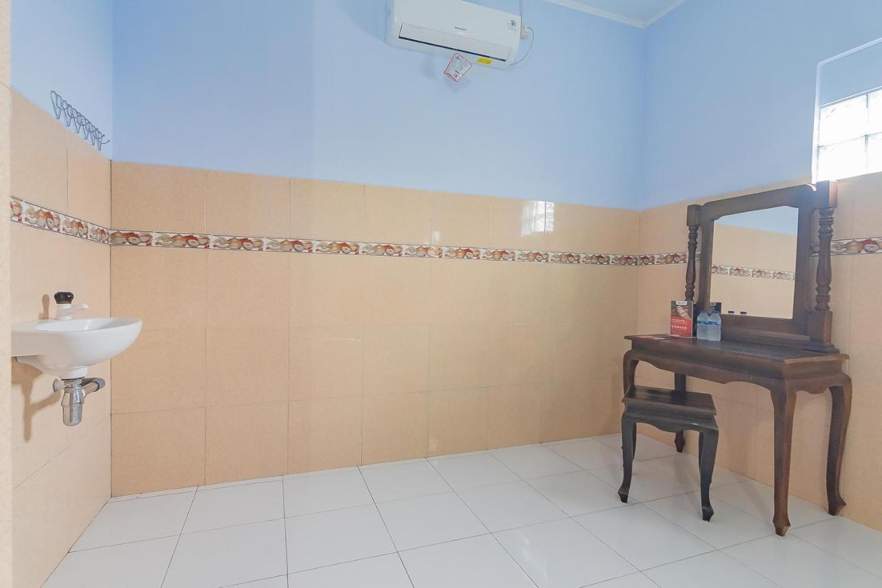 Reddoorz Syariah @ Tambak Mekar Street Subang Hotel Djalantjagak Exterior photo